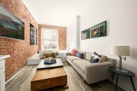 Building Photo - 77 Perry St