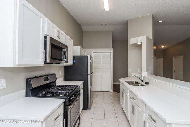Building Photo - 1228 Sleepy Hollow Ln