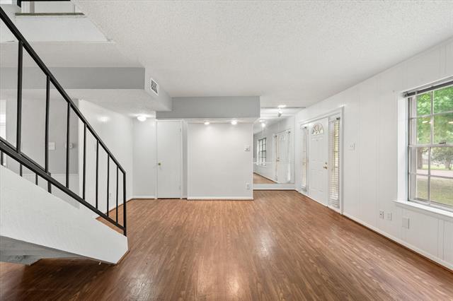 Building Photo - 376 Westview Terrace