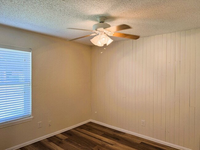 Building Photo - Awesome Freshly Renovated Arlington Home
