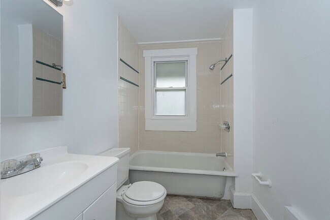 Building Photo - 639 Probasco St