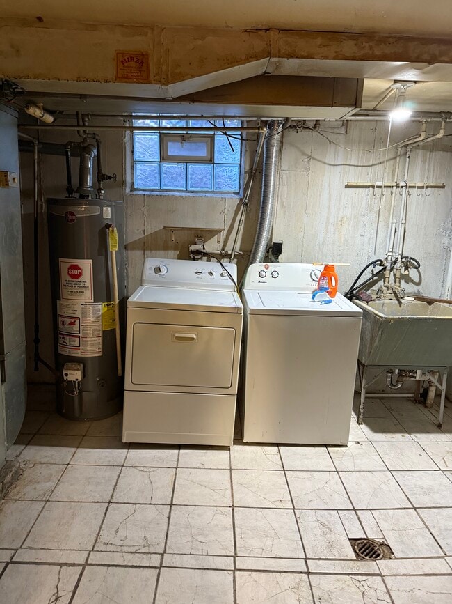 Building Photo - 7535 N Rockwell St