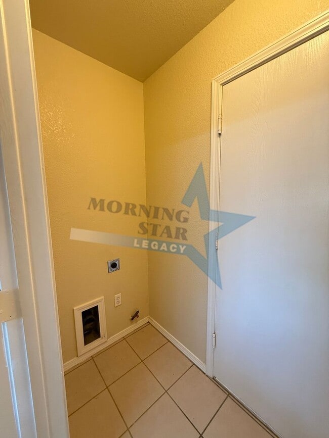 Building Photo - JUST REDUCED - 4-Bedroom Home!