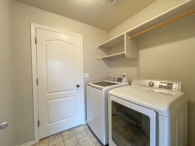 Building Photo - 4110 E Hayseed Ct