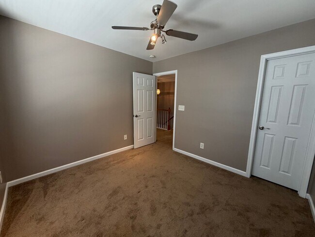 Building Photo - 422 Delta Dr