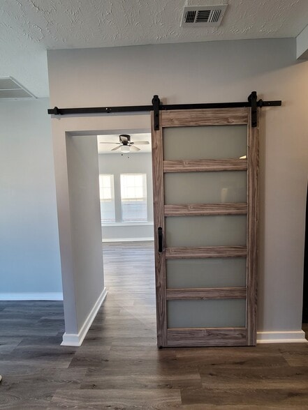 Building Photo - 423 Boulevard NE