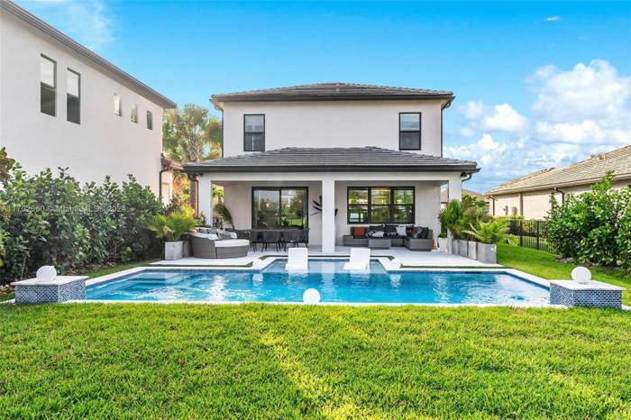 Primary Photo - 4470 Gramercy Dr