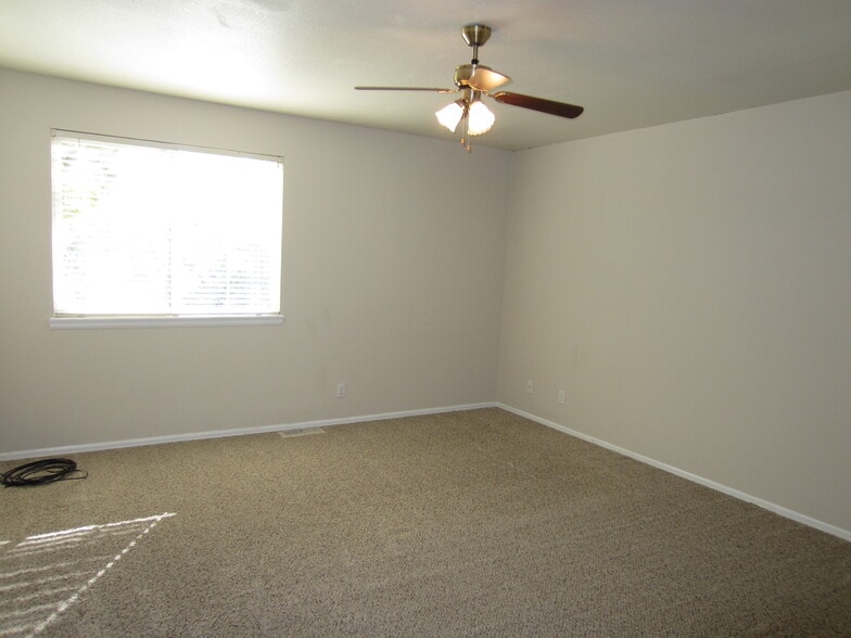 Primary Photo - 10761 Cook Ct