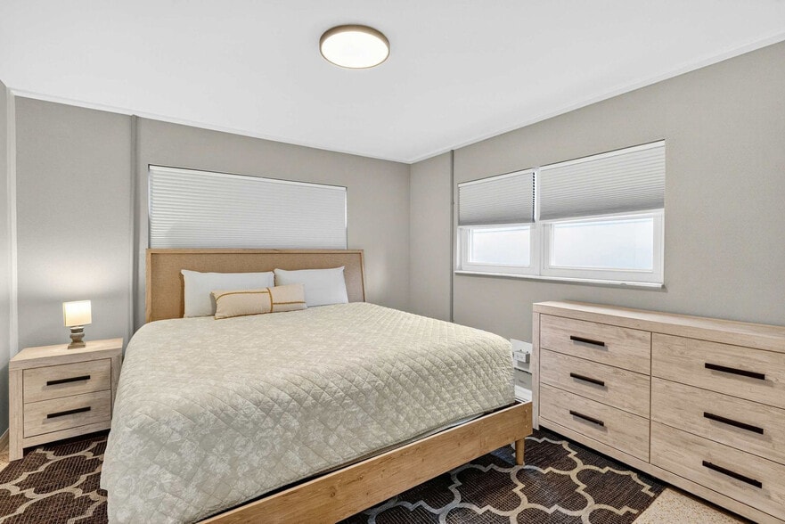 Building Photo - 349 Avenida Madera