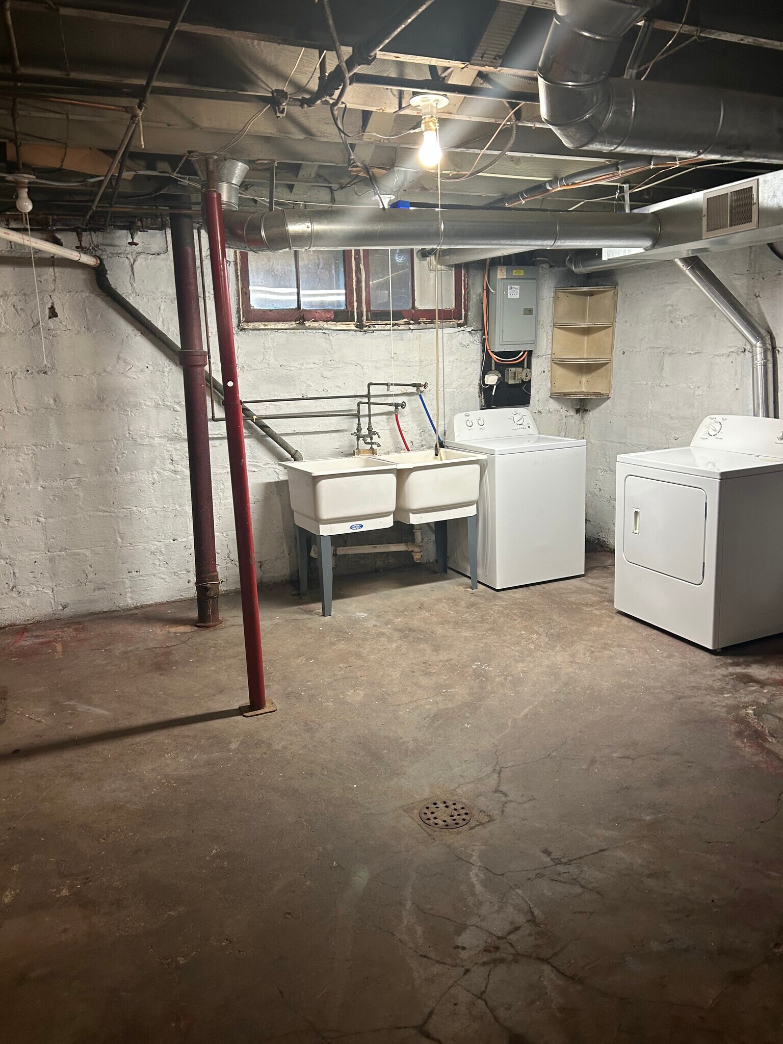 Building Photo - 940 Mirror St