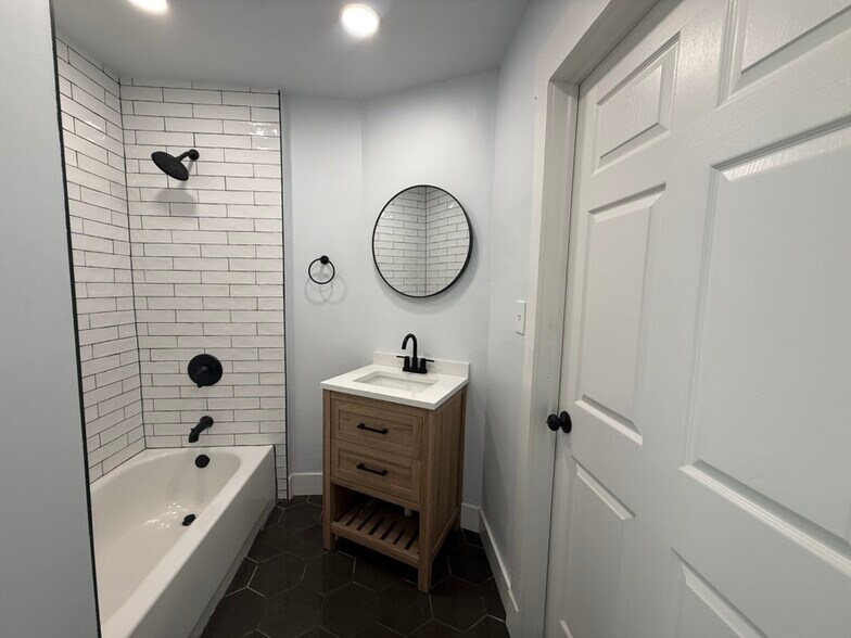 Building Photo - 1367 Burdette Ave