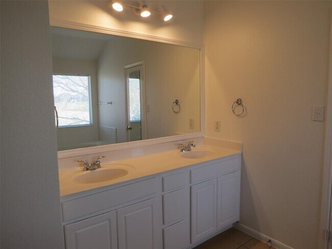 Building Photo - 12604 Linford Dr