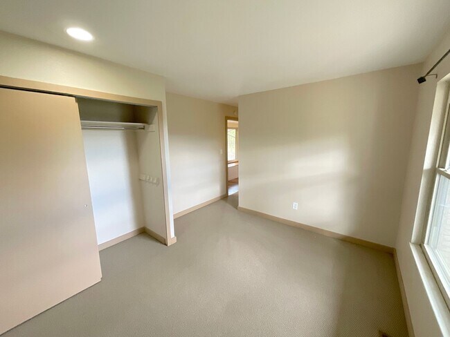 Building Photo - 5 Bedroom Home, 4.61 Acres, Available Near W Woodmen Rd & Westwood Rd!