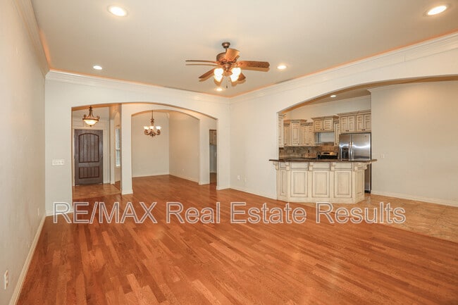 Building Photo - 3607 SW Birchton Ave