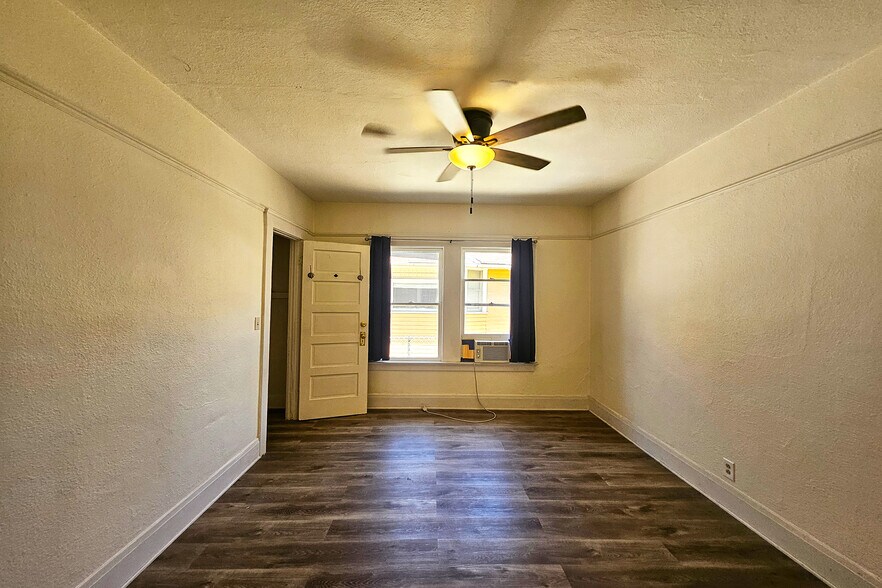 Building Photo - 648 N Heliotrope Dr
