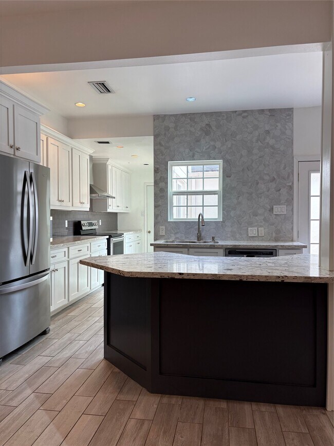 Building Photo - 12625 Memorial Dr