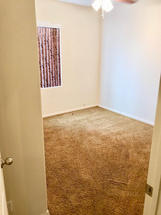 Building Photo - MUST SEE!!! Newer Home 4 bedroom 2 Bath Sp...