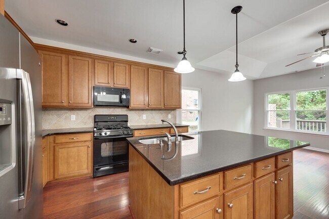 Building Photo - 902 Catlow Ct
