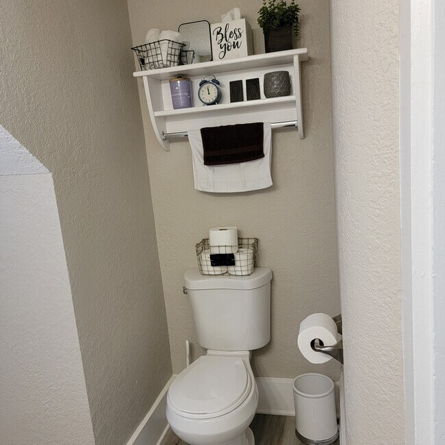 Building Photo - 1932 Iowa St