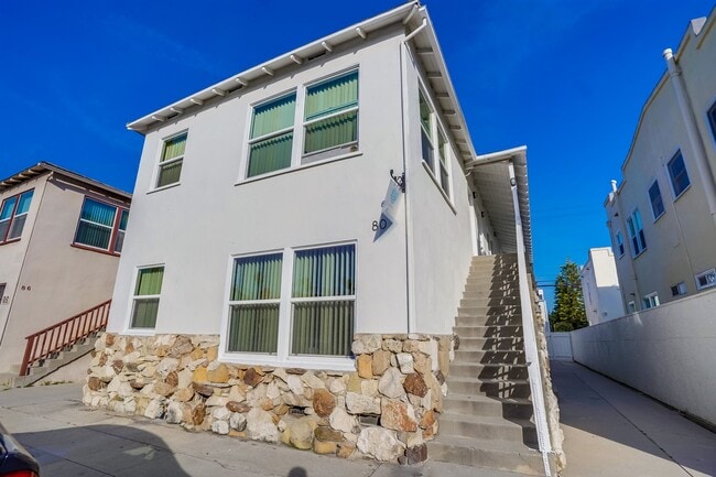 Building Photo - Upgraded Studio in Belmont Shore Available Now!!