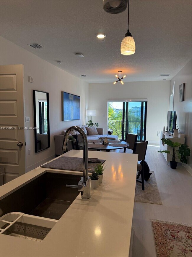 Building Photo - 4725 NW 85th Ave