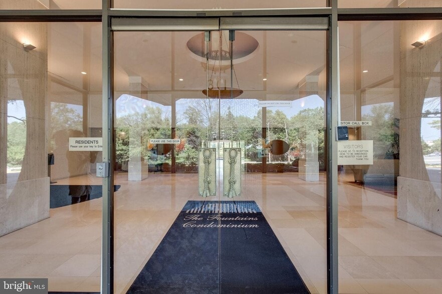 Building lobby entrance - 301 N Beauregard St