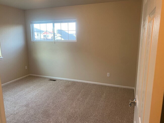 Building Photo - Gorgeous 7 Bed/3.5 Bath Home for Rent in C...