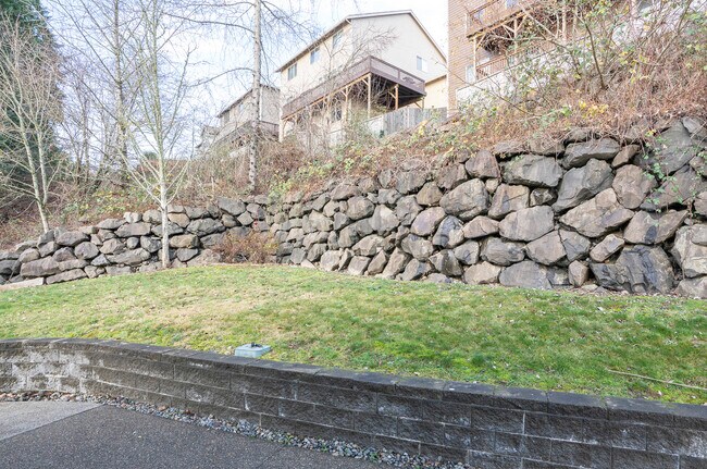 Building Photo - 1749 Skyline Ridge Ln SW