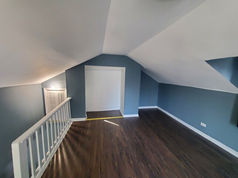 Main Bedroom - 834 N Greenview Ave