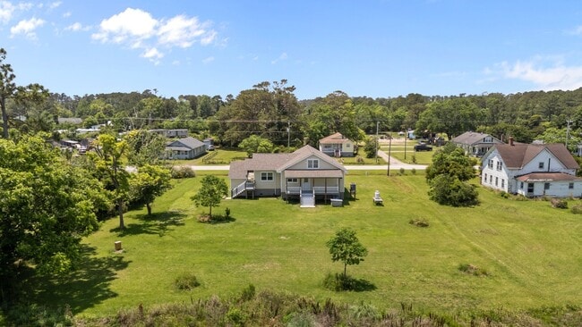 Building Photo - 3 Bed 2 Bath Marshallberg Home Available now