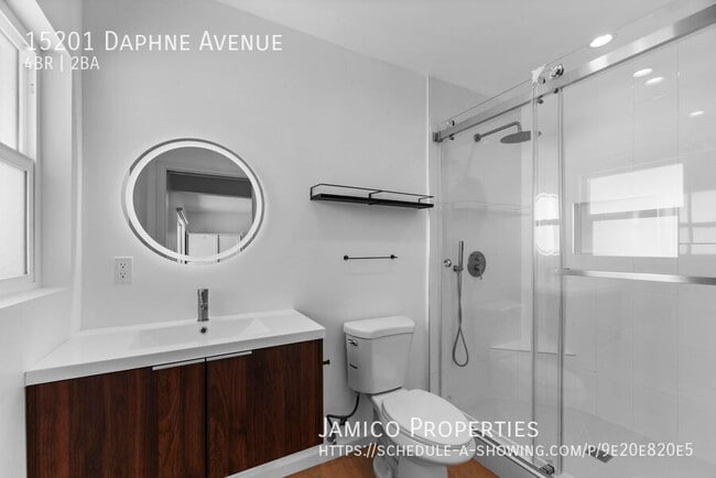 Building Photo - 15201 Daphne Ave