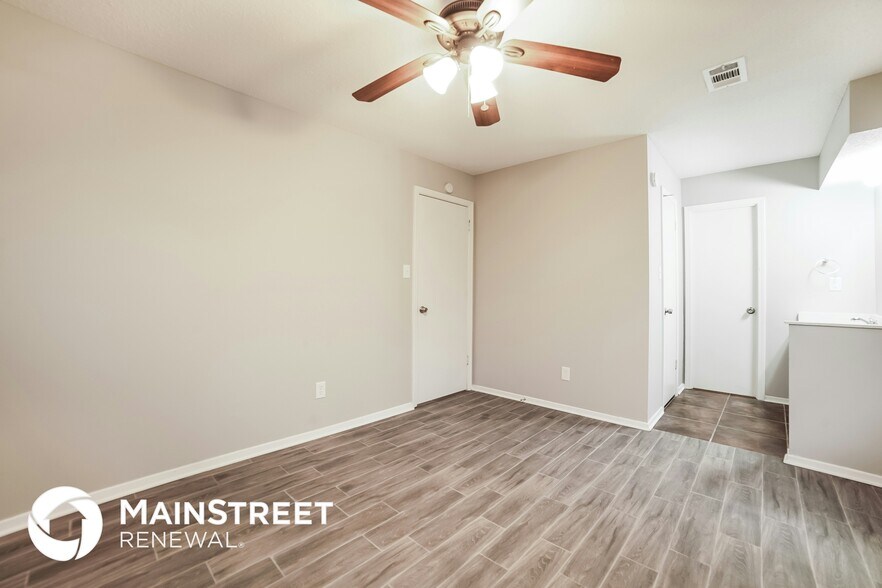 Building Photo - 3805 Ivanhoe Dr