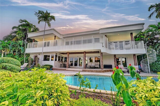 Building Photo - 1247 Seminole Dr