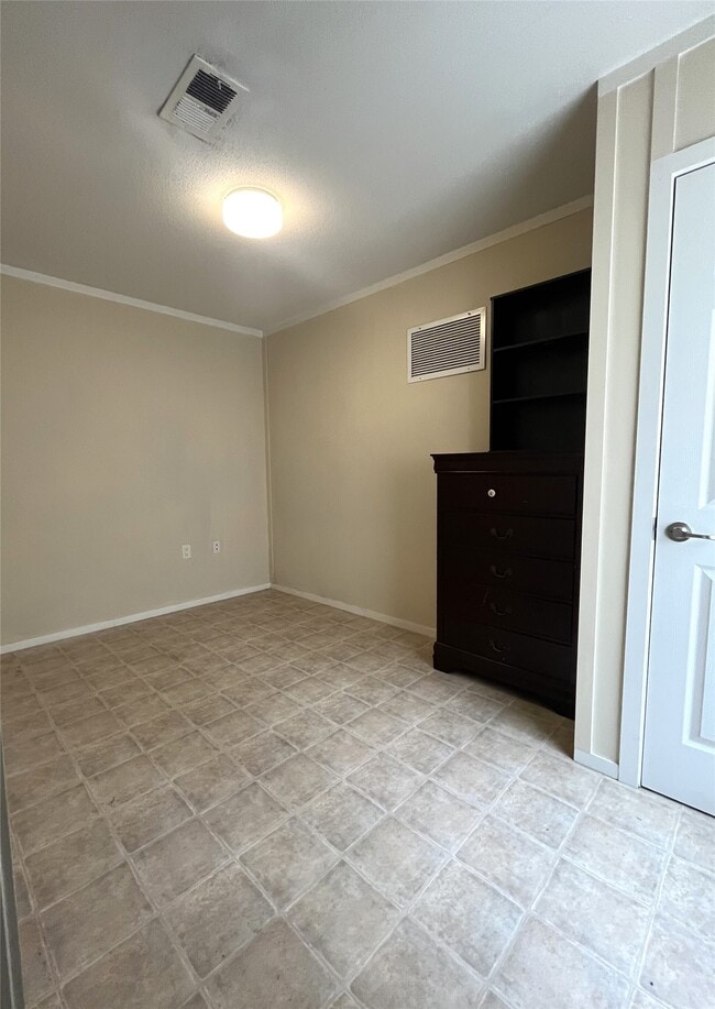 Building Photo - 108 S 7th St