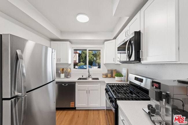 Building Photo - 836 Ashland Ave