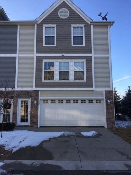 Building Photo - 388 NE Kingwood