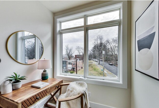 Building Photo - Stunning 2 Bed plus Den/ 2 Bath! New Const...