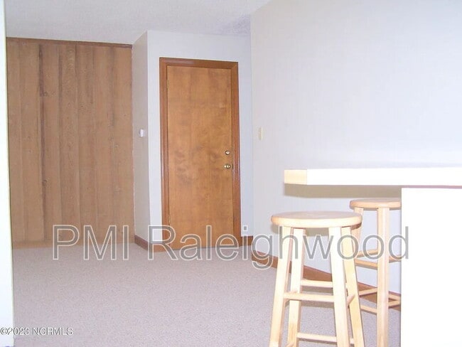 Building Photo - 220 Foxkroft Dr