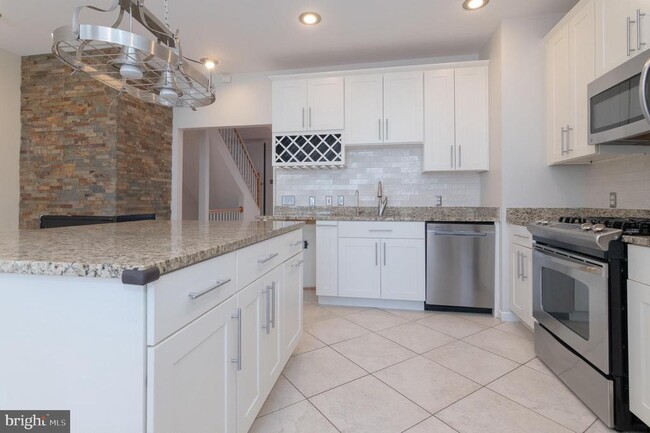 Building Photo - 6313 Burgundy Leaf Ln