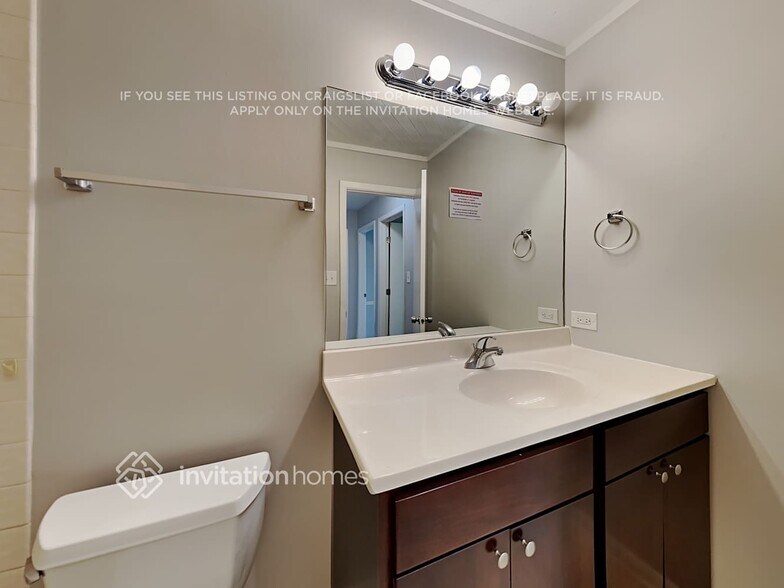 Building Photo - 10528 S 83rd Ave