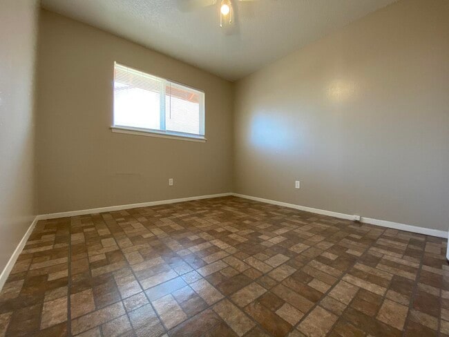 Building Photo - 6435 Pizarro St