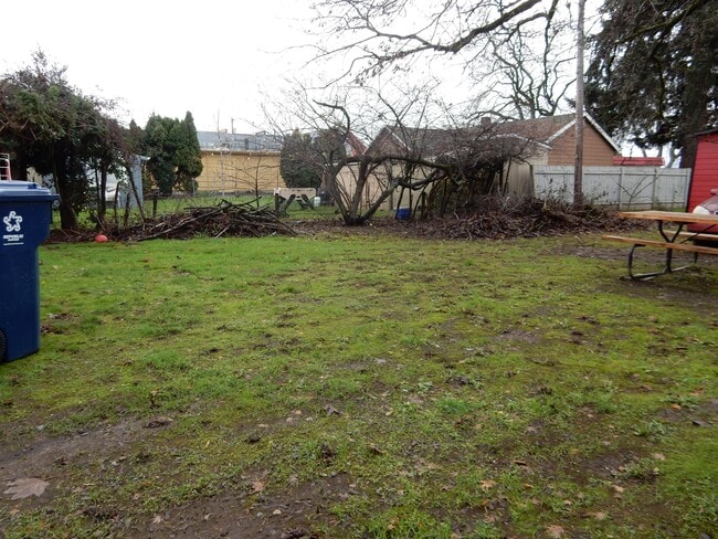 Building Photo - 1458 E Cleveland St