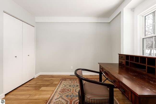 Building Photo - 1704 Comanche St