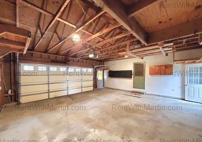 Building Photo - FOR RENT- lovely ranch home near amusement...