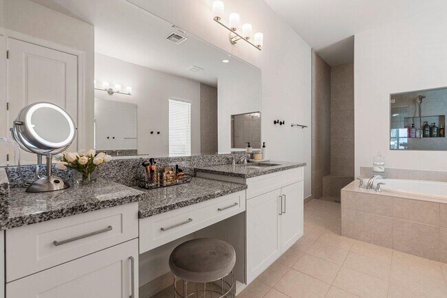 Building Photo - 12404 Nautilus Cir