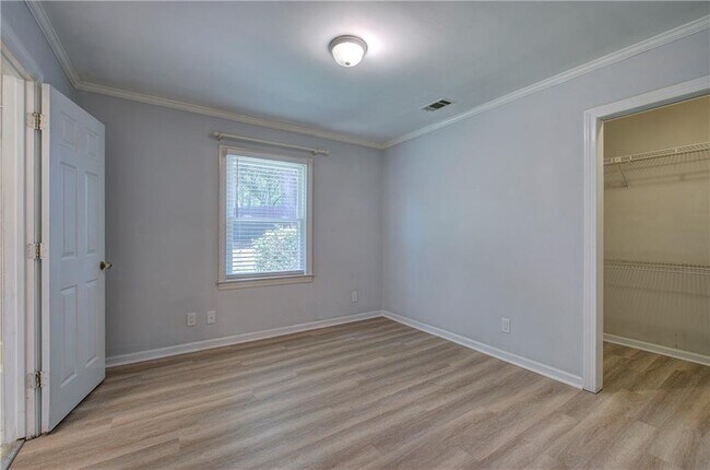 Building Photo - 447 Floyd St SE