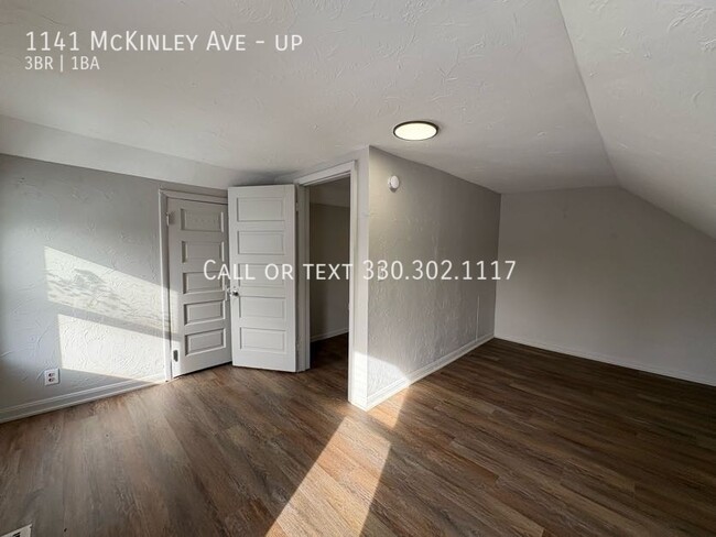 Building Photo - Three bedroom one bathroom second level ap...