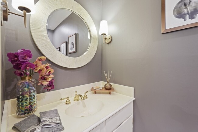 Building Photo - 2236 S Piney Point Rd