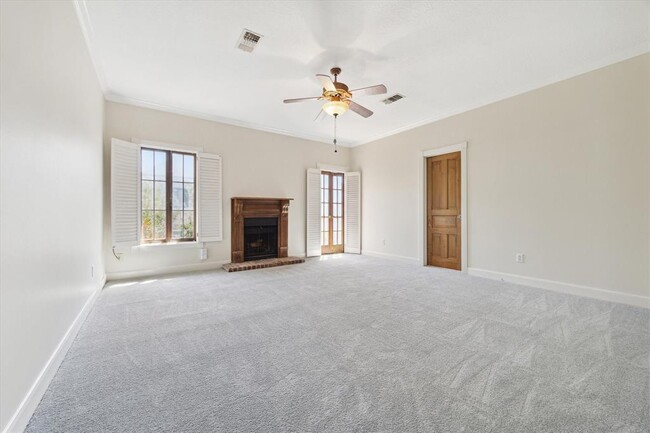 Building Photo - 2025 Elmen St