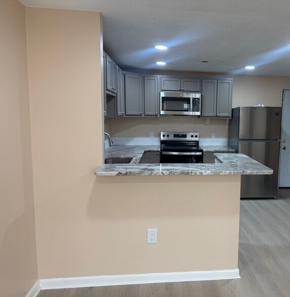 Kitchen - 356 Franklin Ave